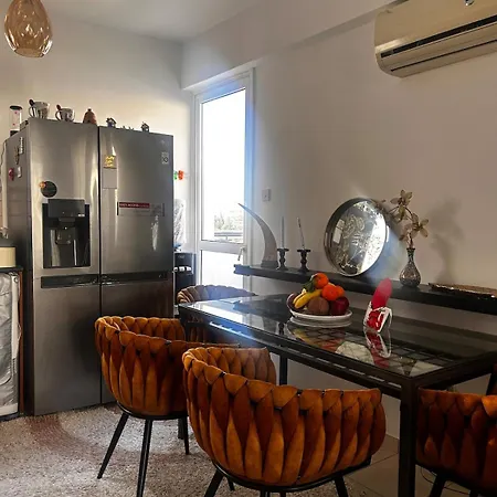 Makenzy 2 Bedrooms For Rent Apartament Larnaca
